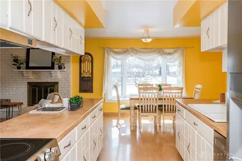 1053 E Rahn Rd, Centerville, OH 45429 photo 9