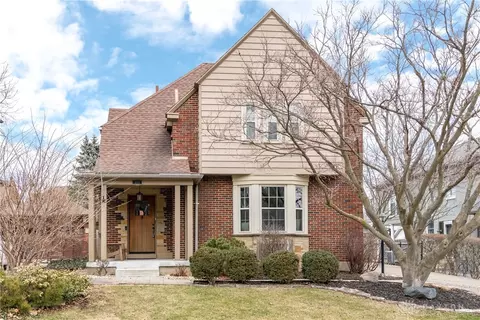 211 Oak Knoll Dr, Oakwood, OH 45419