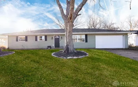 909 Delhi Dr, Trenton, OH 45067