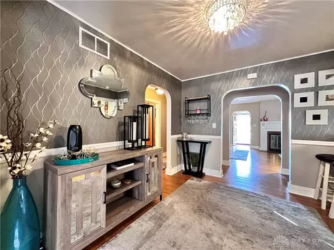 Entry Way - 23 E Home Rd, Springfield, OH 45504 photo 3 of 5