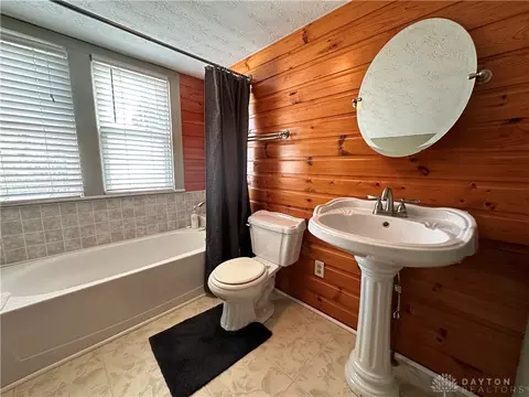 Bath - 23 E Home Rd, Springfield, OH 45504 photo 3 of 3