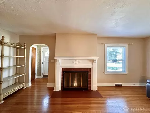 Living - 23 E Home Rd, Springfield, OH 45504 photo 3 of 4