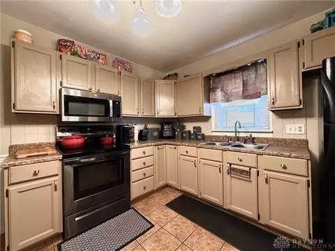 Kitchen - 23 E Home Rd, Springfield, OH 45504 photo 1 of 2