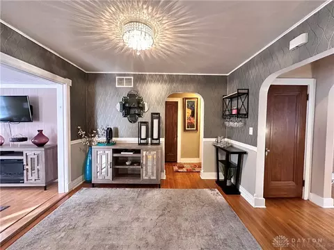 Entry Way - 23 E Home Rd, Springfield, OH 45504 photo 4 of 5