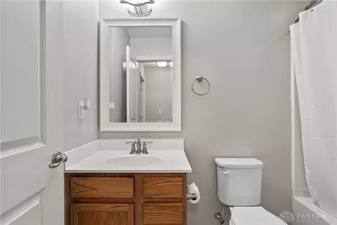 Bath - 58 Cascade Dr, Fairborn, OH 45324 photo 2 of 5