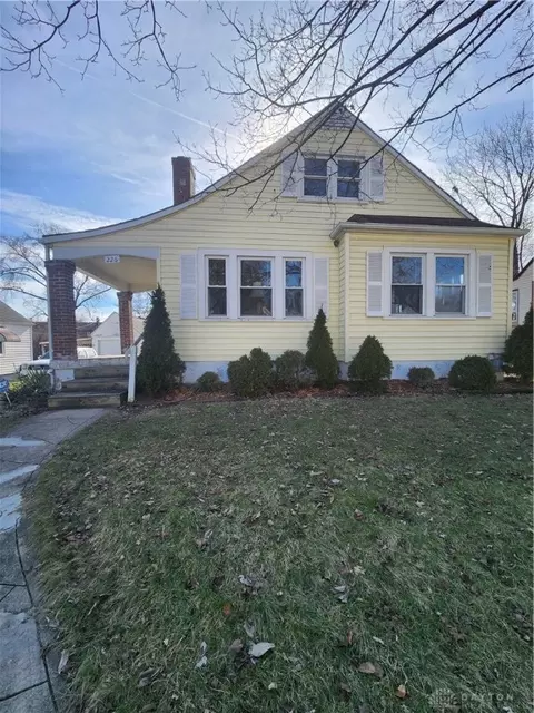 226 Ashwood Ave, Dayton, OH 45405