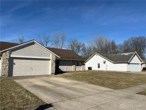 729 Sunnymead Dr, Fairborn, OH 45324