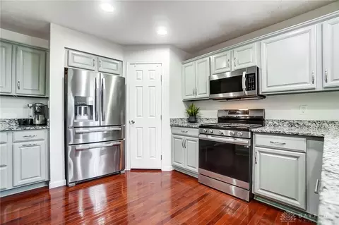 Kitchen - 3287 Witherspoon Dr, Kettering, OH 45440 photo 6 of 7