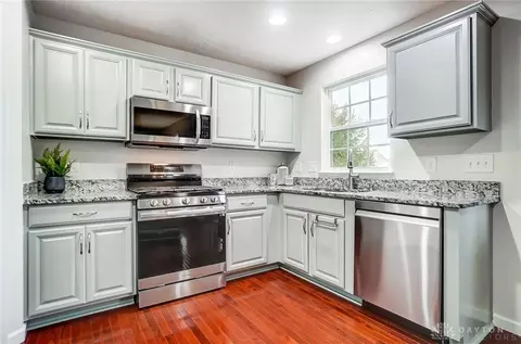 Kitchen - 3287 Witherspoon Dr, Kettering, OH 45440 photo 3 of 7