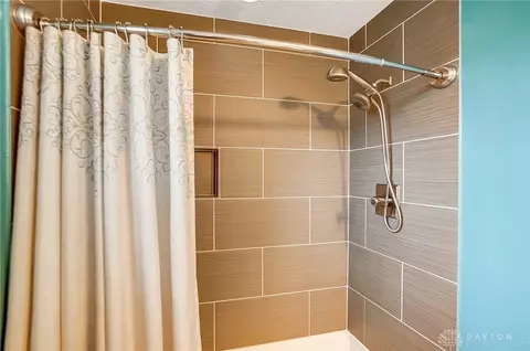 Bath - 3287 Witherspoon Dr, Kettering, OH 45440 photo 3 of 14