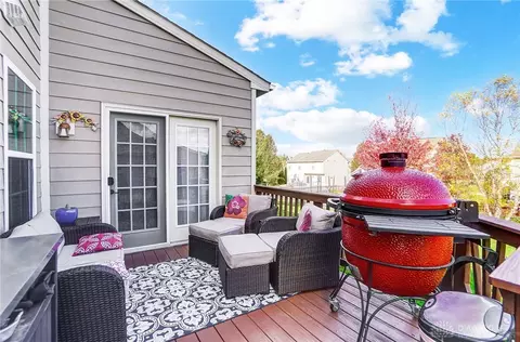Exterior - 3287 Witherspoon Dr, Kettering, OH 45440 photo 6 of 9