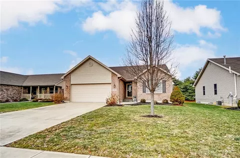 611 Meadowview Ct, Carlisle, OH 45005