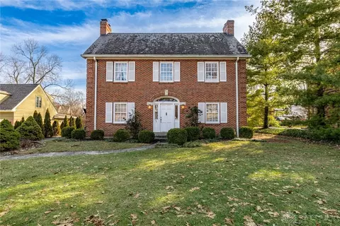 16 W Hadley Rd, Oakwood, OH 45419