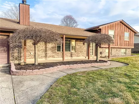 258 Scott Dr, Englewood, OH 45322