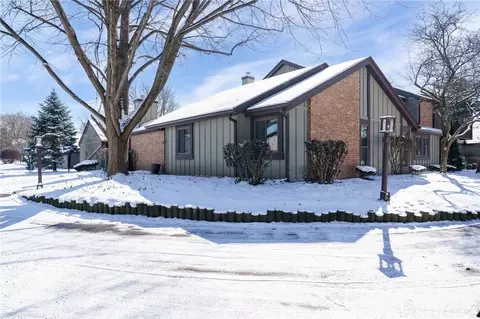 6068 Martingale Ln, Dayton, OH 45459