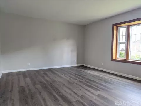 Living - 351 Villa Rd, Springfield, OH 45503 photo 4 of 5