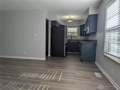 Living - 351 Villa Rd, Springfield, OH 45503 photo 3 of 5