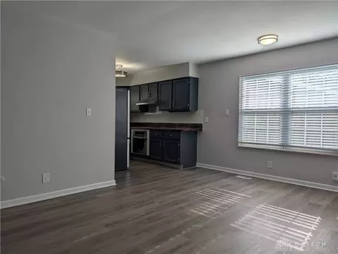 Living - 351 Villa Rd, Springfield, OH 45503 photo 2 of 5