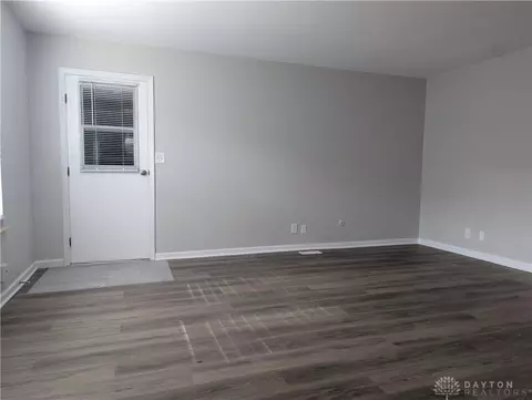 Living - 351 Villa Rd, Springfield, OH 45503 photo 5 of 5