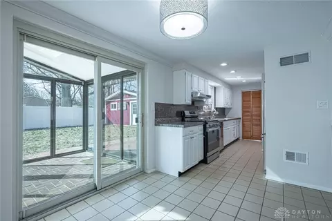5001 Glenmina Dr, Centerville, OH 45440 photo 5