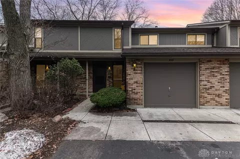 559 Greene Tree Pl, Fairborn, OH 45324