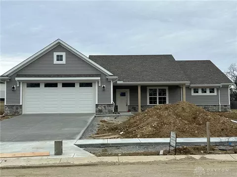 7739 Callamere Farms Dr, Huber Heights, OH 45424