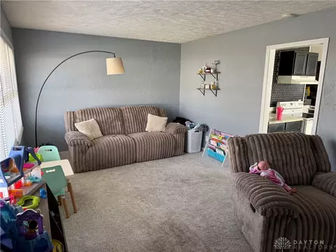 Living - 1163 Beech St, Fairborn, OH 45324 photo 1 of 2