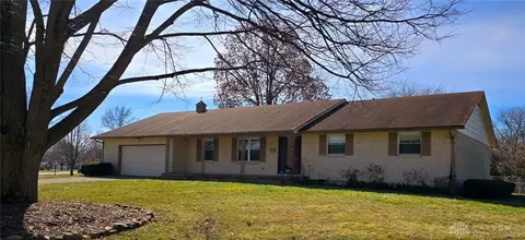 401 Beechgrove Dr, Englewood, OH 45322