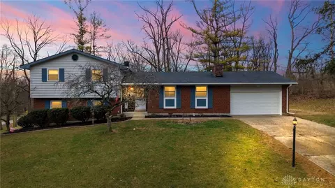 2727 Blue Rock Dr, Dayton, OH 45434