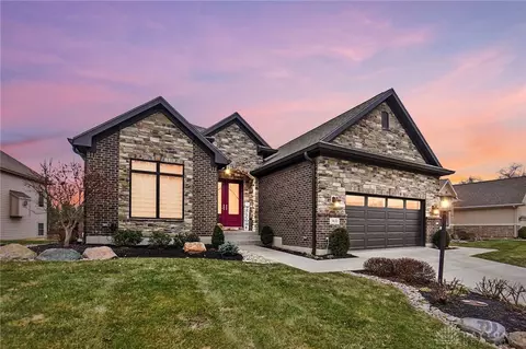 3631 Sunset Bluff Dr, Beavercreek, OH 45430