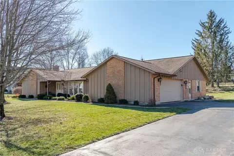 2745 Stauffer Dr, Dayton, OH 45434