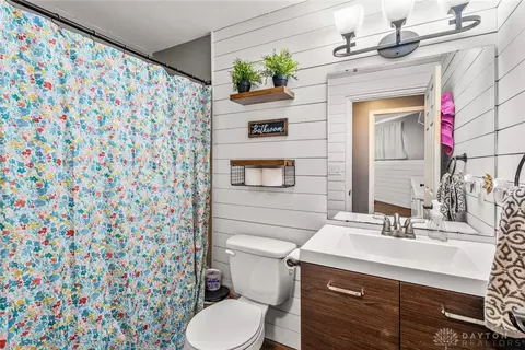 Bath - 142 Cushwa Dr, Centerville, OH 45459 photo 1 of 2