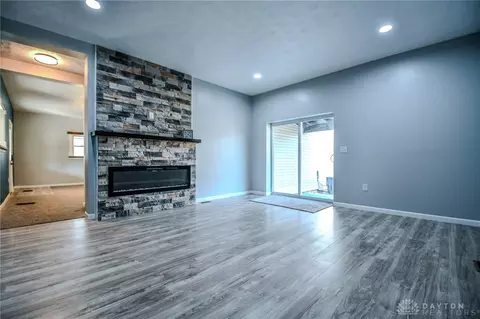 Living - 786 Hilliard St, Springfield, OH 45506 photo 6 of 7