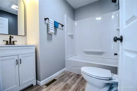 Bath - 786 Hilliard St, Springfield, OH 45506 photo 1 of 2