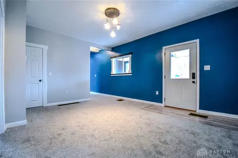 Living - 786 Hilliard St, Springfield, OH 45506 photo 3 of 7
