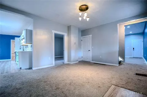 Living - 786 Hilliard St, Springfield, OH 45506 photo 4 of 7