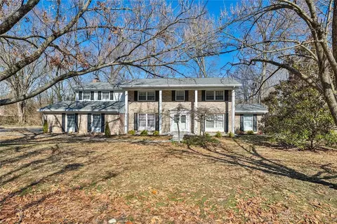 673 N Meadowcrest Cir, Springfield, OH 45231