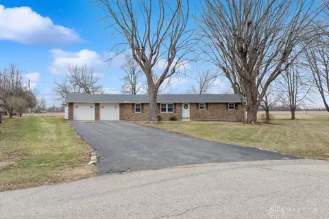 881 Ute Trl, Jamestown, OH 45335