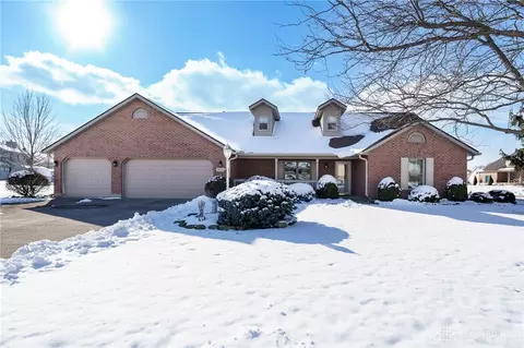 1075 Winston Ln, Tipp City, OH 45371