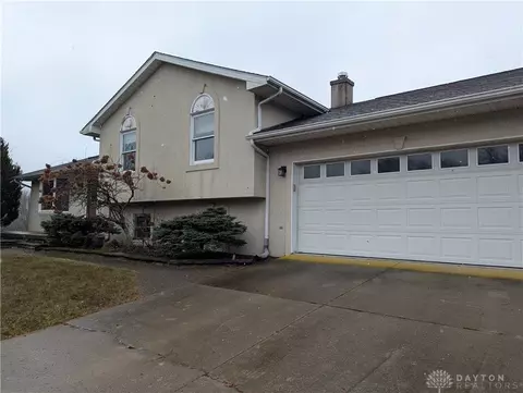 11269 Carriage Hill Dr, New Carlisle, OH 45344