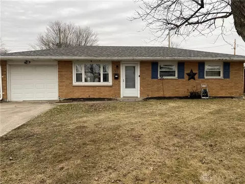 703 S Sunset Dr, Piqua, OH 45356