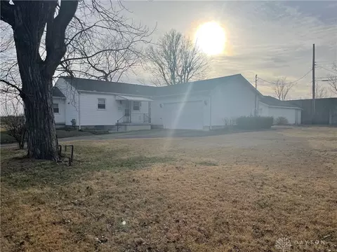 2911 Cadillac St, Moraine, OH 45439