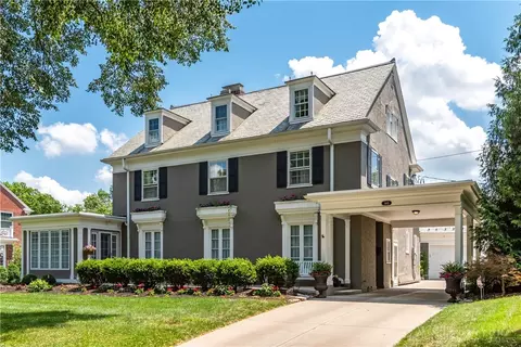 140 E Dixon Ave, Oakwood, OH 45419