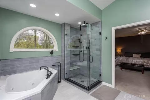 Bath - 645 Aberfelda Dr, Springfield, OH 45504 photo 2 of 4