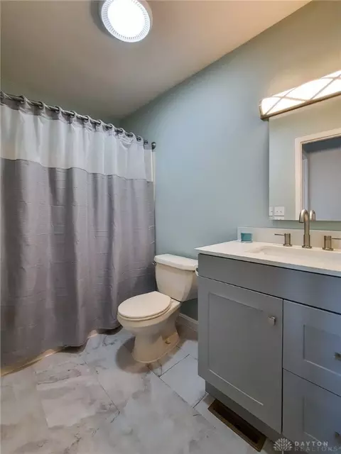 Bath - 645 Aberfelda Dr, Springfield, OH 45504 photo 4 of 4