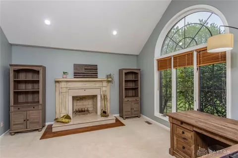 Living - 645 Aberfelda Dr, Springfield, OH 45504 photo 3 of 4