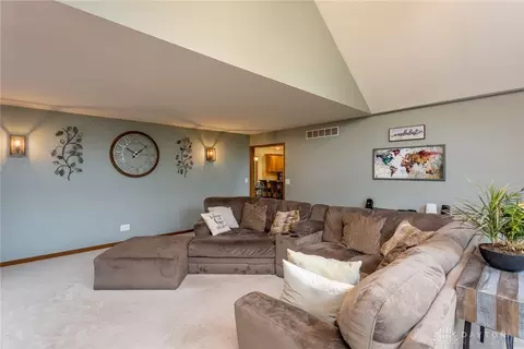 Living - 645 Aberfelda Dr, Springfield, OH 45504 photo 2 of 4