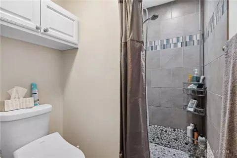 Bath - 124 Virginia Ave, Washington Township, OH 45458 photo 3 of 3