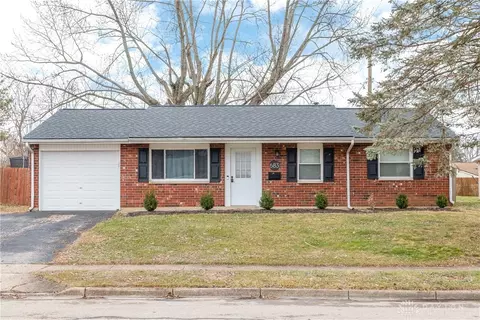 683 Montana Dr, Xenia, OH 45385