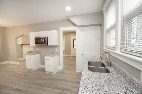 Entry Way - 2773 Shaffer Ave, Cincinnati, OH 45211 photo 2 of 6